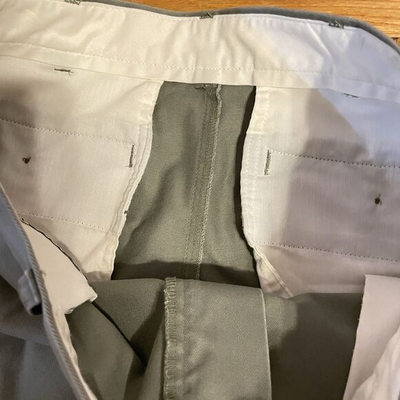 LL Bean Double L Wrinkle Free Chinos Classic Fit Plain Front Green Mens 32x32 - Picture 3 of 7
